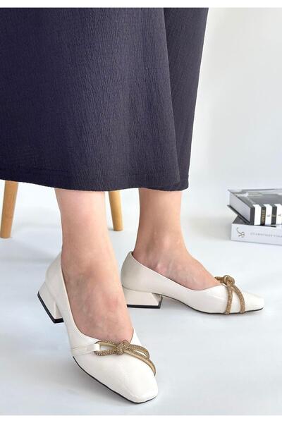 Nil Shoes حذاء بكعب من الجلد اللامع من Estay Ten