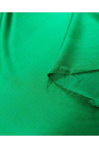 Kumaş Parça Πράσινη σατέν βισκόζη ρευστή ζωηρή μακριά (140x285)