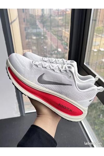 Nike Vomero 18 ZoomX Running Shoes for Men – Premium Comfort Sports Sneakers Trending in UAE 2025