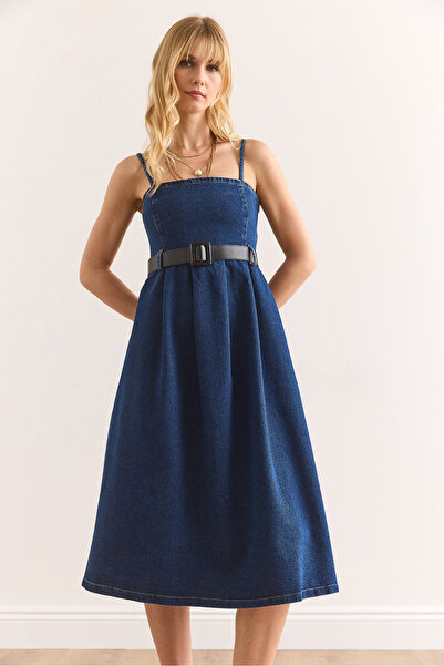 Olalook Kadın Lacivert Askılı Kemerli Midi Kloş Denim Elbise ELB-19002407