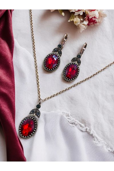 FAYRA ACCESSORIES Oval Cut Necklace and Earrings Set with Crystal Stones