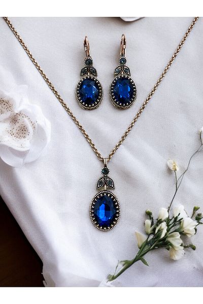 FAYRA ACCESSORIES Oval Cut Necklace and Earrings Set with Crystal Stones