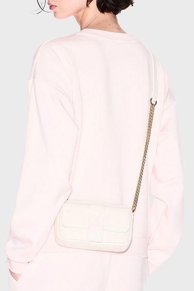 Armani Exchange حقيبة صغيرة مع شعار وحزام قابل للتعديل XW000324 AF11902 U1074