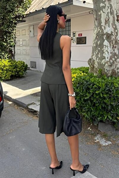 buğrahayalin Viscon Suit with Midi Shorts and Vest 10167