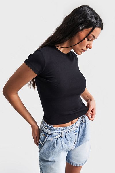 its basic Women's Black Color S5-1 Super Flexible Fabric 100% Cotton Crew Neck Basic Body