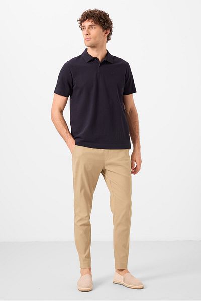 TOMMY LIFE Σκούρο μπεζ Standard Fit υφαντό ελαφρύ εύκαμπτο ανδρικό παντελόνι Chino - 82177