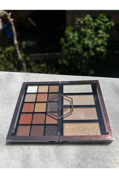 Tois Baby 19 Eyeshadow Makeup Palette