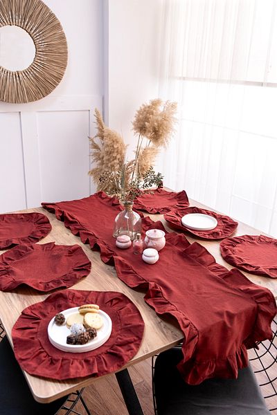 Morlay 7 Piece Ruffle Tableware Presentation Set 6 Pieces of American Service Plates + 1 Piece Ruffle Runner - 40X150 cm