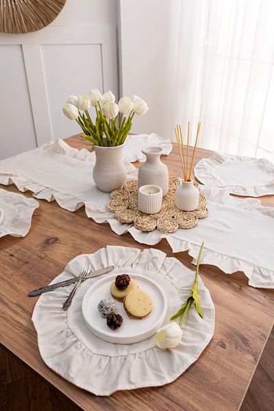 Morlay 5 Piece Ruffle Tableware Presentation Set 4 Pieces of American Service Plates + 1 Piece Ruffle Runner - 40X150 cm
