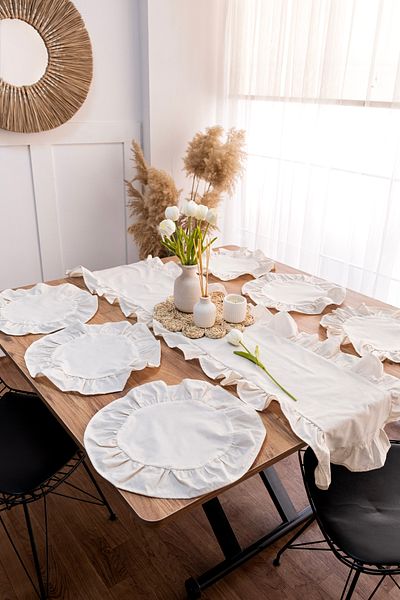 Morlay 7 Piece Ruffle Tableware Presentation Set 6 Pieces of American Service Plates + 1 Piece Ruffle Runner - 40X150 cm