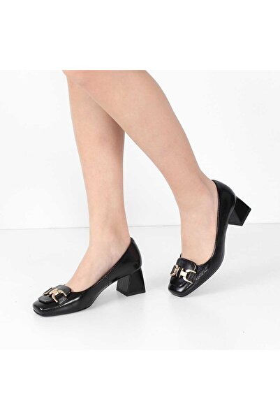 Celal Gültekin Kadın Siyah Tokalı Kalın Topuklu Rugan Deri Klasik Ayakkabı
