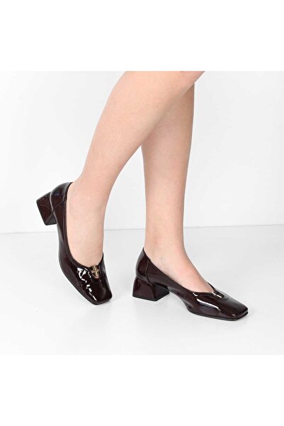 Celal Gültekin Kadın Bordo Tokalı Kalın Topuklu Rugan Deri Klasik Ayakkabı