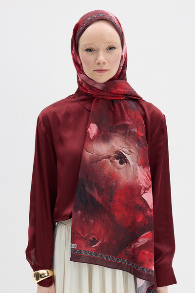 cs camellia scarf Σάλι με σχέδιο θερμοκηπίου - Βουργουνδία
