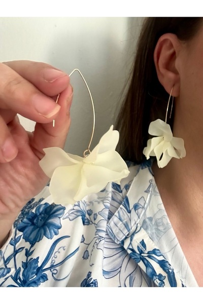 ALS Tasarım Dünyası Kadın Krem Renk Akrilik Üst Kısmı Altın Kaplama Yaprak Model Şık Küpe Uzunluk 7 cm