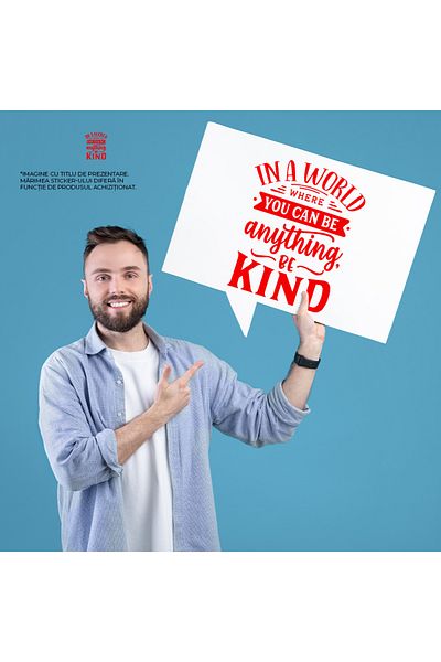 StoryGift Romania Sticker Eticheta 50CM Exterior cu mesajul "Intr-o lume in care poti fi oricine vrei, alege sa