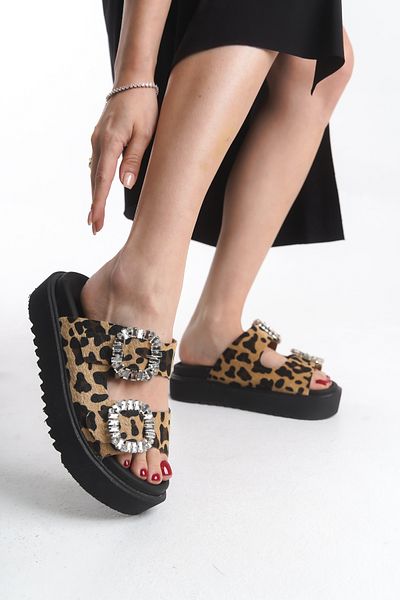 Pofi Shoes High Sole Daily Slippers with Stone Buckle Detail