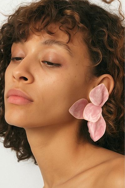stravis Textured Flower Earrings