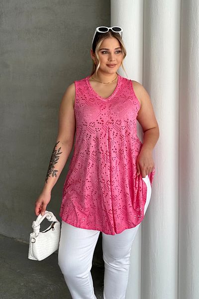Stil Diva Plus Size V-Neck Zero Sleeve Lace Detail Unlined Blouse 302967