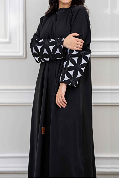 abayahasnaa عباية ناعمة بتطريز ابيض ع اليدين