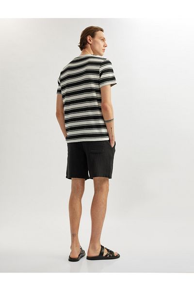 Koton Schwarze Herren-Shorts aus Musselin-Baumwolle mit Taschendetail 5SAM40018HW