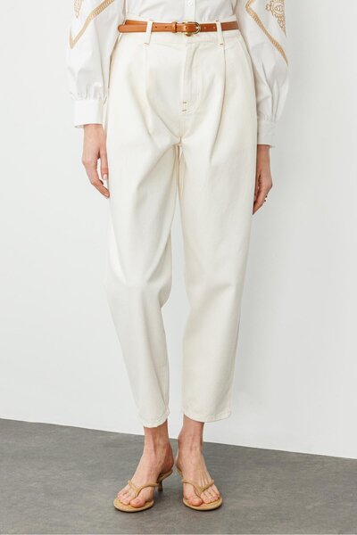 pieces of melon Ecru High Waist Carrot Jeans with Pile and Pile Detail