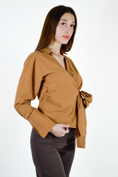 Qu Style Пряма застібка Детальна блуза з перехресним вирізом