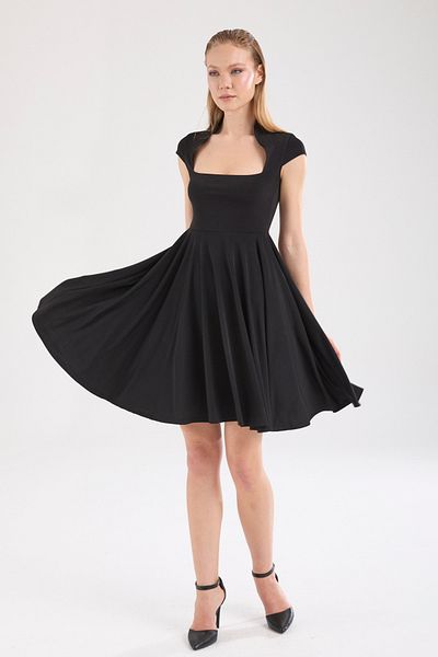 By Yaren Yazıcı Square Neck Neck Line Upright Posture Design Moving Skirt Detail Dress