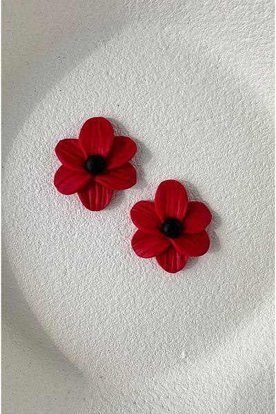 ACCESSORY تفاصيل سوداء أقراط زهرة حمراء صغيرة الحجم تصميم القرط