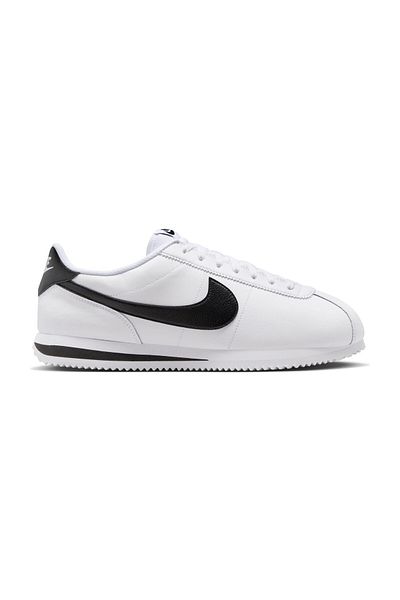 Nike Cortez DM4044-105 Modell-Outfit
