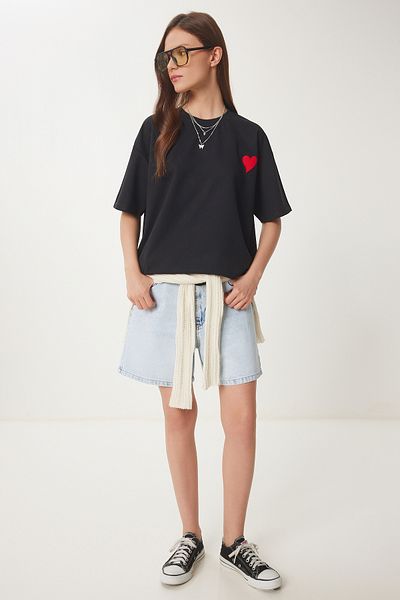 Happiness İstanbul Women's Black Heart Embroidered Knitted T-Shirt Zv00299