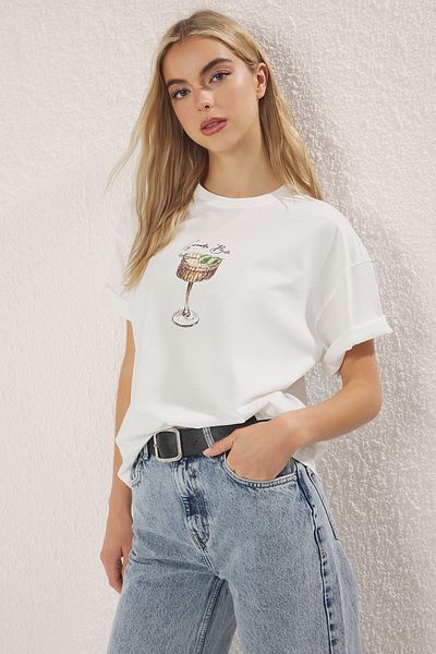 Trendyol Collection Ecru 100% bavlna Oversize/Wide Fit Coctail Pletené tričko s potiskem TWOSS25TS00202