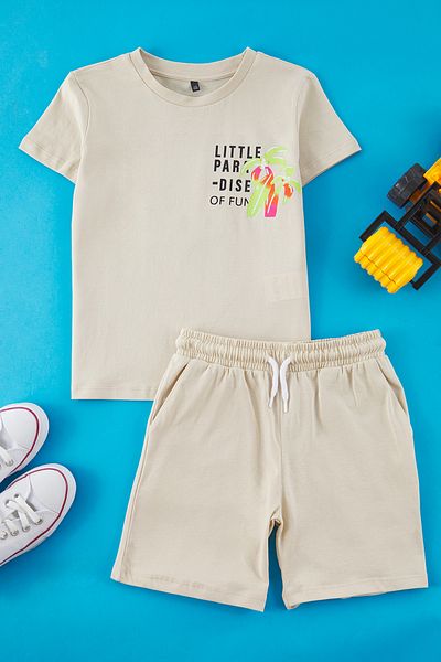 TRENDYOLKIDS Stone Boy bedrucktes Kinder-T-Shirt aus 100 % Baumwolle mit tropischem Aufdruck, gestricktes T-Shirt, Shorts, Oberteil und Unterteil, Set TKDSS24AU00005