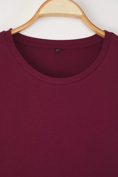 Trendyol Curve Burgunderrot, reguläre Passform, Basic-T-Shirt mit Rundhalsausschnitt, 100 % Baumwolle, gestrickt, große Größe TBBSS22TS0733