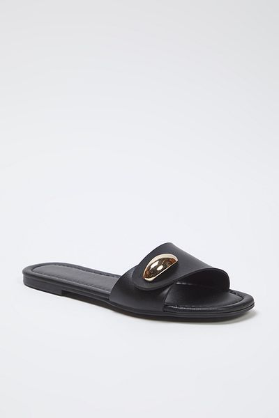 TRENDYOL SHOES Stilvolle Damenhausschuhe mit schwarzen Metallverzierungen TAKSS25TE00041