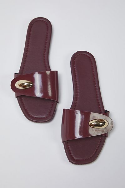 TRENDYOL SHOES Papuci eleganti pentru femei cu ornamente metalice bordeaux TAKSS25TE00041