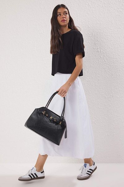 TRENDYOL SHOES Fekete övcsat részletes női maxi válltáska TAKSS25OC00060