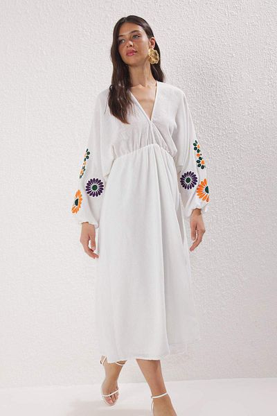 Trendyol Collection White Floral Embroidered Midi Woven Dress Twoss25El00771
