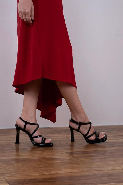sovrana Thin Strap Platform Heeled Shoes Black Patent Leather