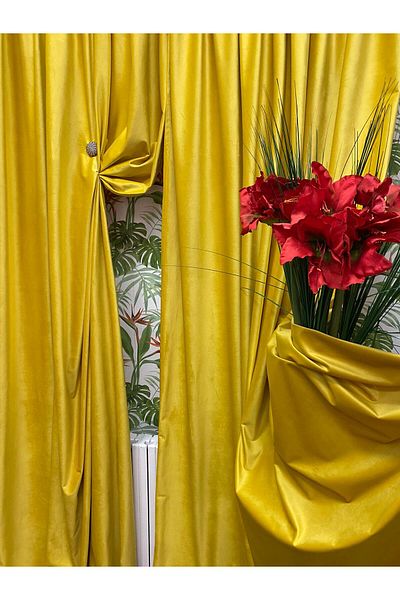 Liz Line Set of two velvet curtains, with drapery, various sizes and colors, from the "Velvet" range by Liz Line