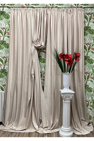Liz Line Set of two velvet curtains, with drapery, various sizes and colors, from the "Velvet" range by Liz Line