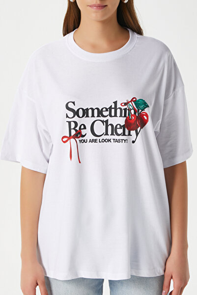 Ritnice Tricou oversize alb cu imprimeu Something Cherry pentru femei