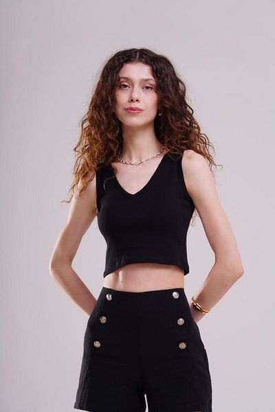 AFLOOW Women's Black V-Neck Ribbed Crop Top Tank Top – Timeless and Stylish Basic Piece