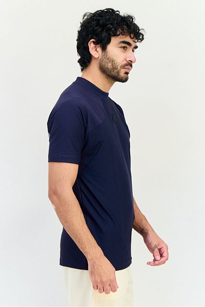 adidas تيشيرتات رياضية رجالية بأكمام قصيرة مناسبة للأنشطة الخارجية، لون أزرق داكن