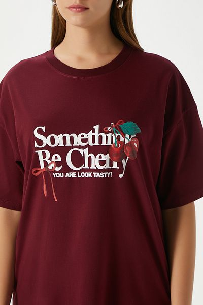 Ritnice Tricou oversize de damă Something Cherry imprimat roșu Claret