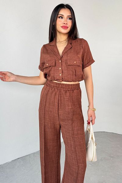 Cappmoda TKM-03687 Καφέ πουκάμισο με δύο τσέπες με κουμπιά Crop παντελόνι με λάστιχο στη μέση Σετ δύο τεμαχίων