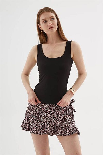 Fashion Friends Square Neck Black Women's Sleeveless T-Shirt 25Y0266K1