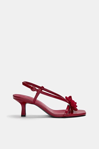 Pull & Bear Kroşe çiçekli ve topuklu sandalet