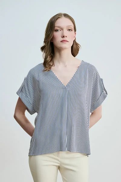 Gusto Μπλούζα με ριγέ βισκόζη με λαιμόκοψη V - Navy Blue