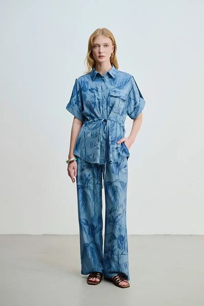 Gusto Cămașă cu aspect denim cu șnur în talie - albastru