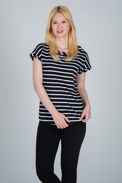 SCREENSHOT تي شيرت نسائي من القطن باللونين الأبيض والأسود مع طرف مخطط مزدوج -...